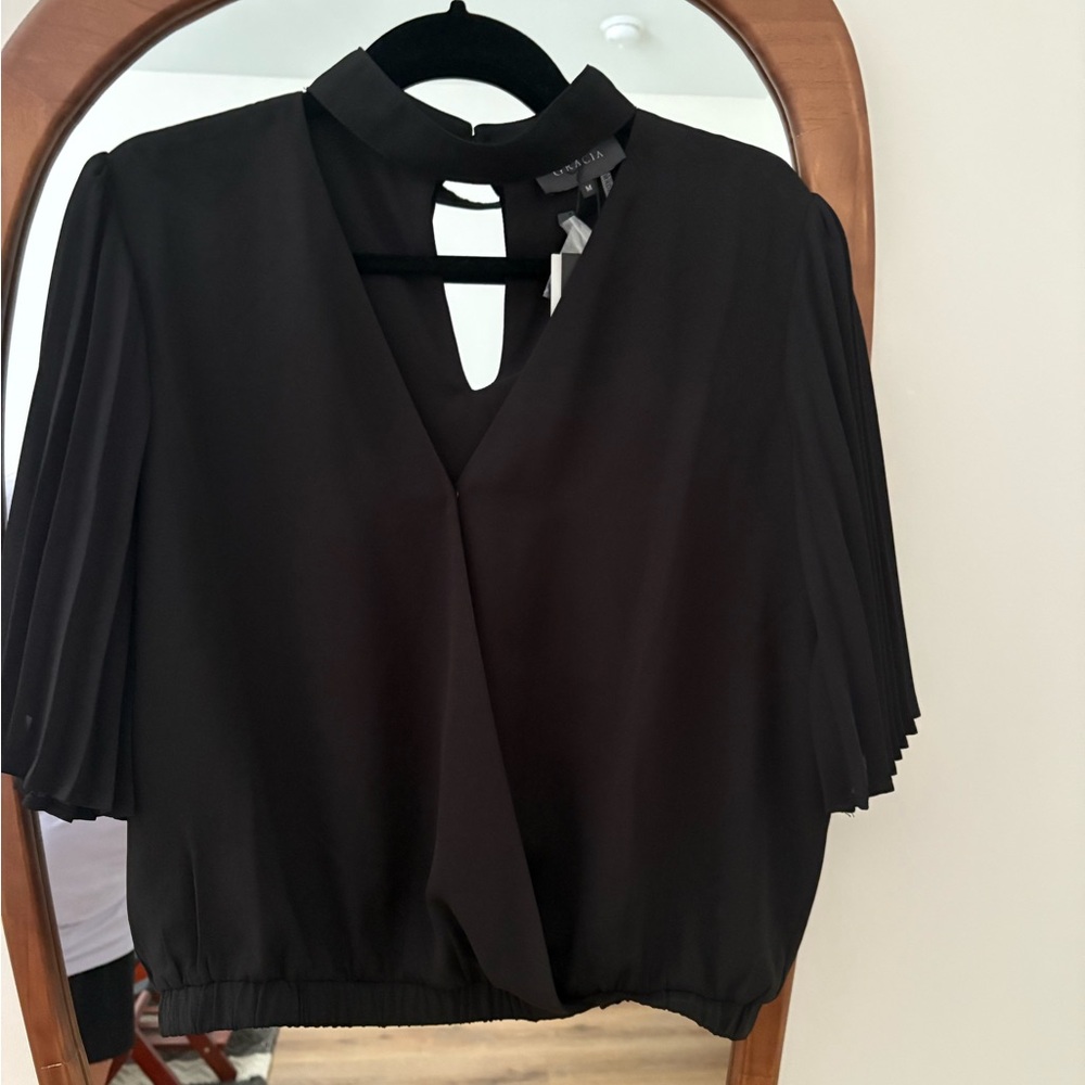 NWT Gracia Black Keyhole Blouse M